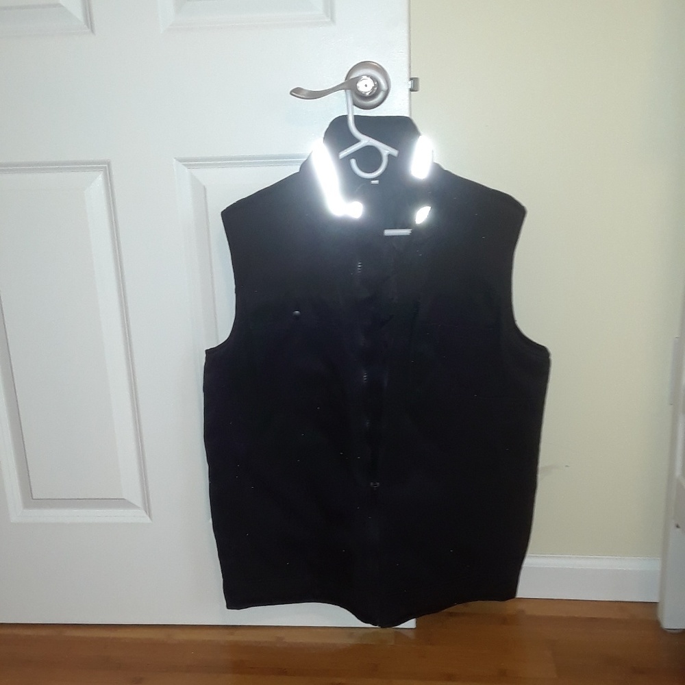 NWOT-Men's Black Padded Vest with reflective tape